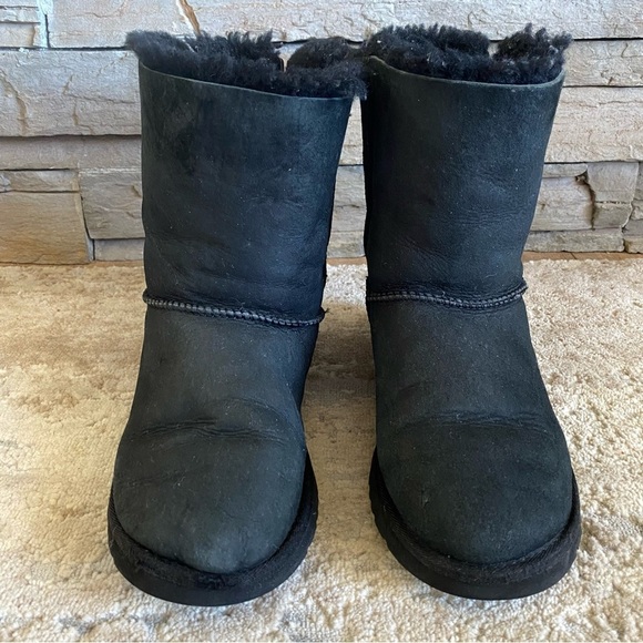 Ugg Bailey Bow II Black Short Boots Sheepskin Lined Suede Leather: 4 - Picture 2 of 10